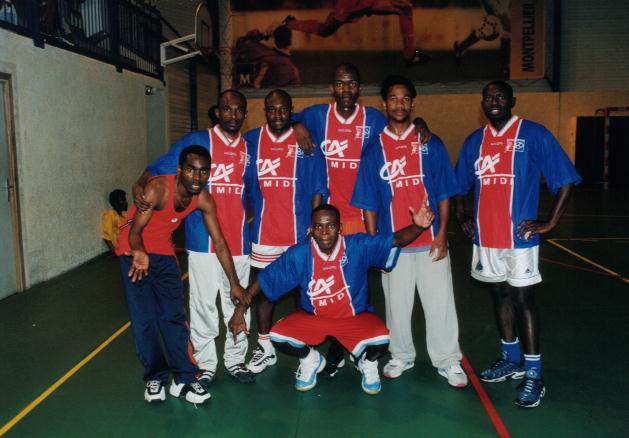Une des quipes gabonaises 

        lors de la journe sports du 16 mars